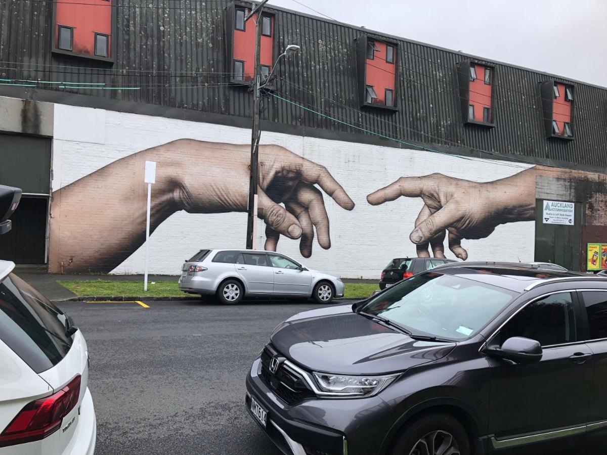 Cool Apartment, Central To Everything, Share With 2X Bulldogs Auckland Exterior foto